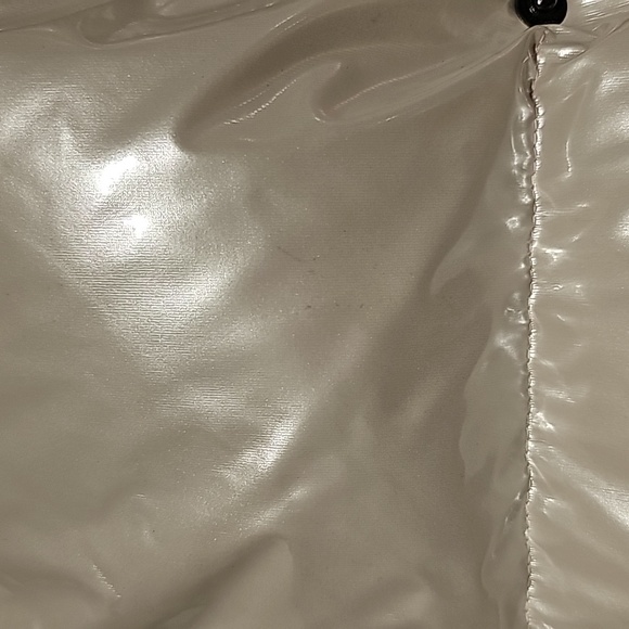 ✨SOLD - Gloss white super Puff short - Picture 9 of 11